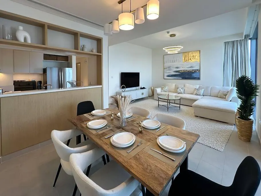Beautiful 3Br With Canal View Dubai Apartment