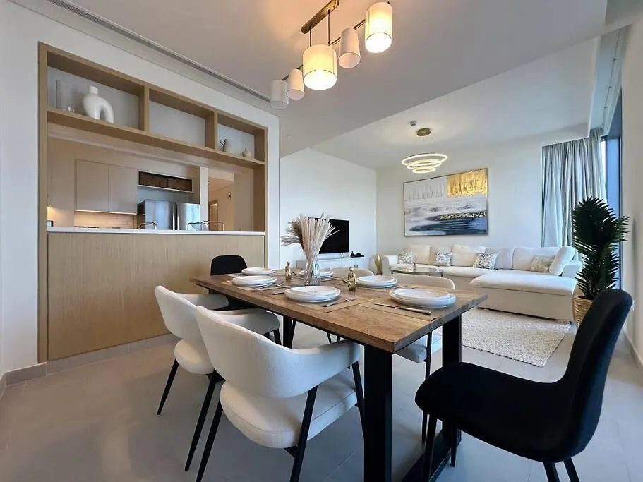 Beautiful 3Br With Canal View Dubai