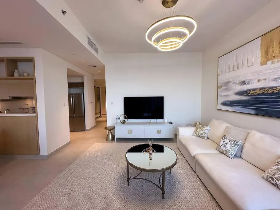 Beautiful 3Br With Canal View Dubai